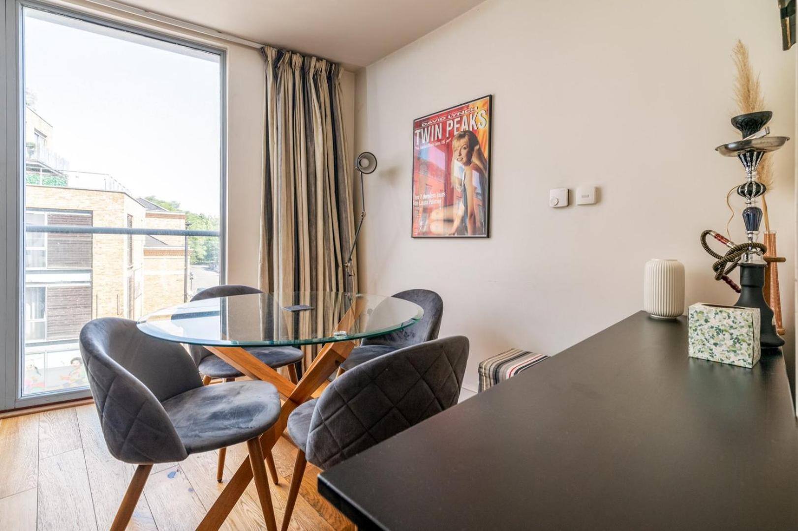 Bright & Spacious Battersea Flat ลอนดอน ภายนอก รูปภาพ