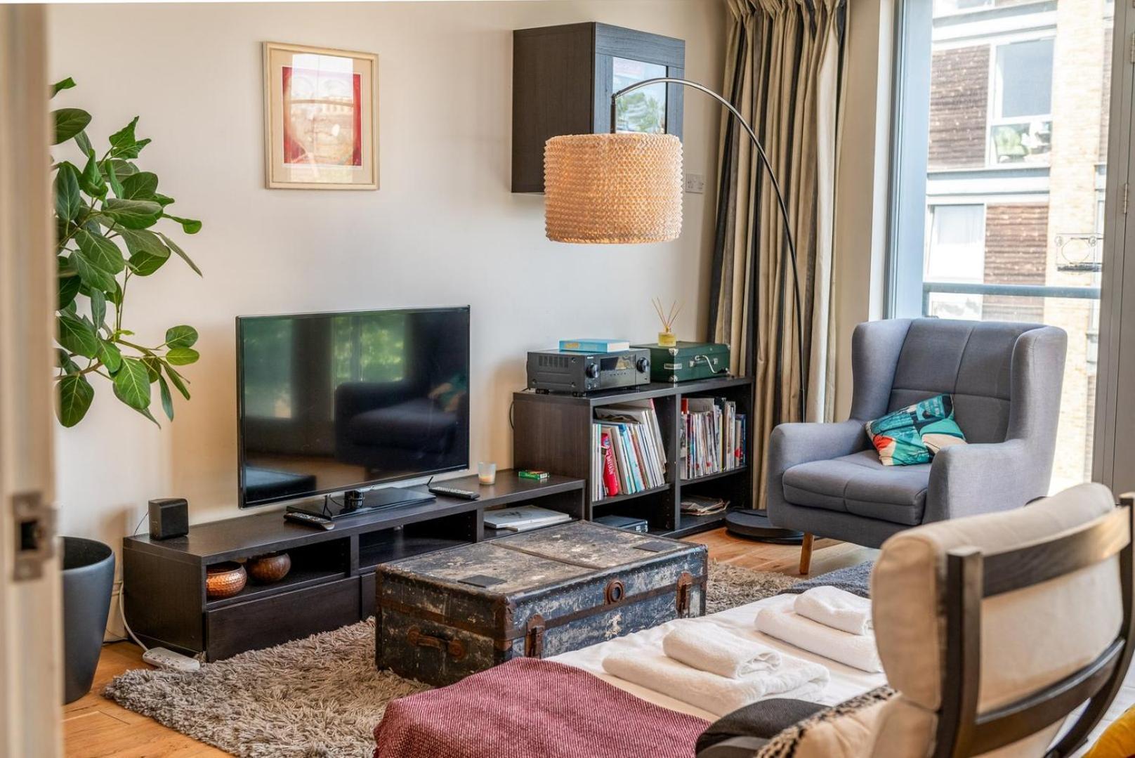 Bright & Spacious Battersea Flat ลอนดอน ภายนอก รูปภาพ