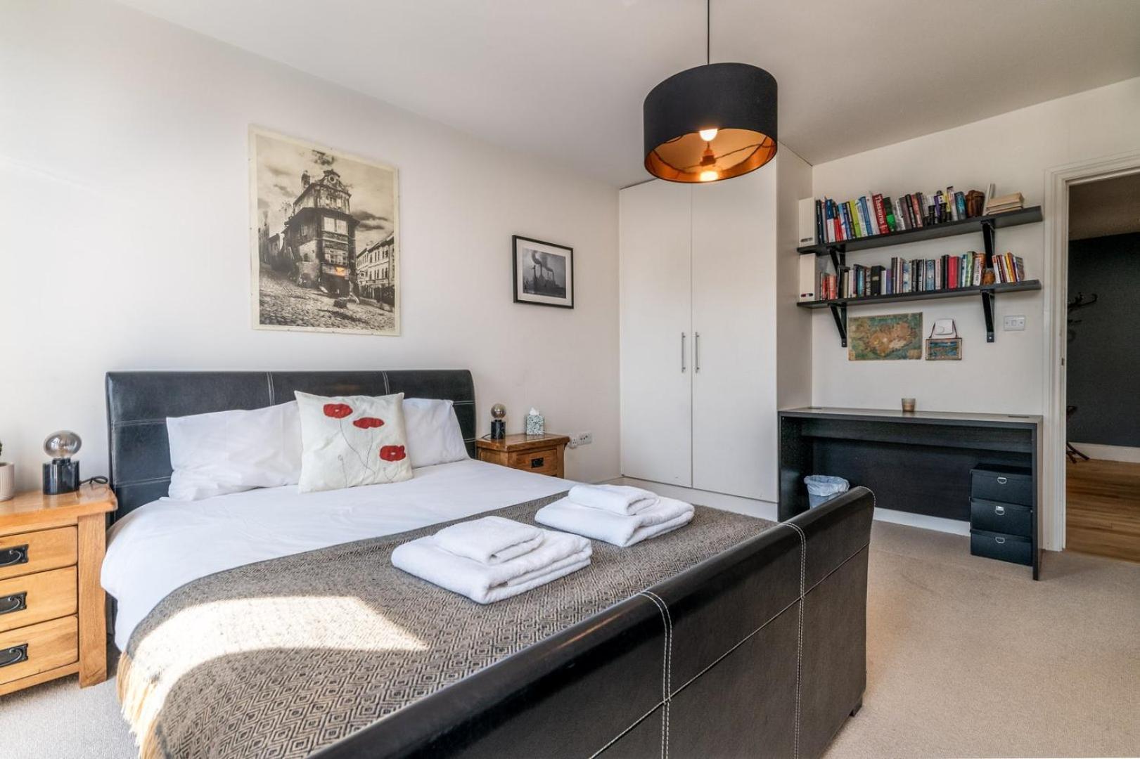 Bright & Spacious Battersea Flat ลอนดอน ภายนอก รูปภาพ